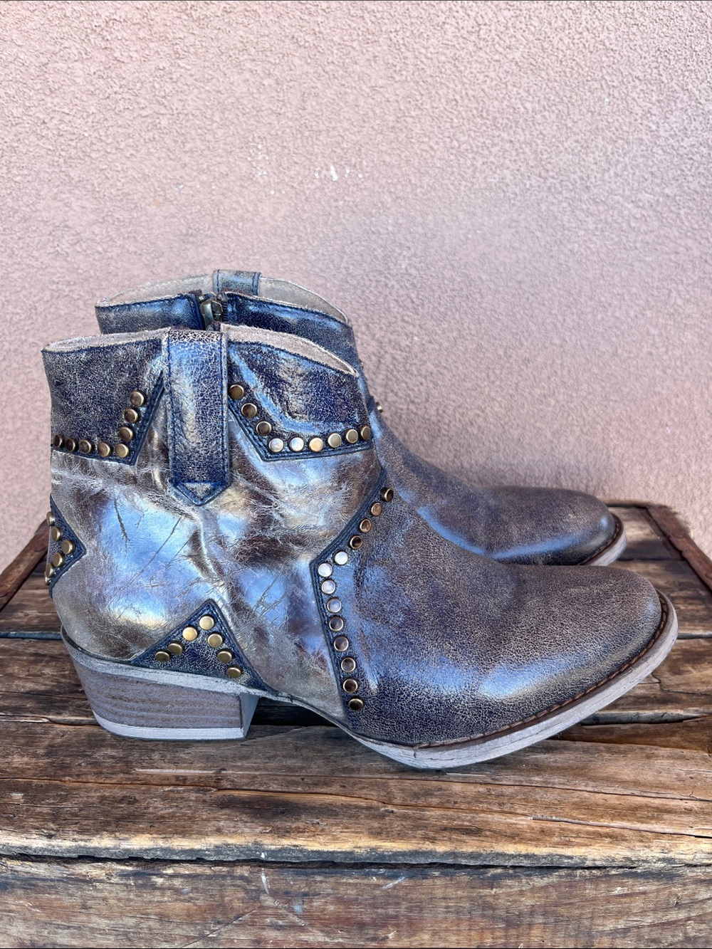 Circle G booties by Corral